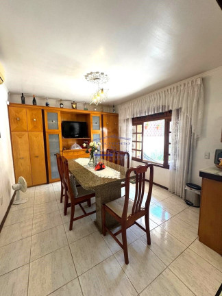 Imagem Casa com 3 Quartos à Venda, 244 m² em Cavalhada - Porto Alegre
