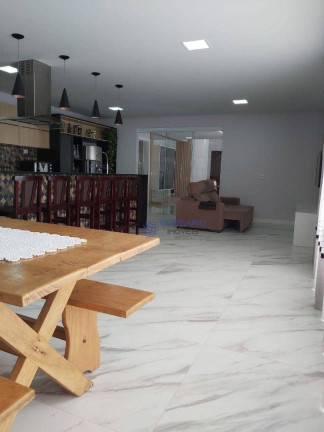 Imagem Sobrado com 4 Quartos à Venda, 388 m² em Centro - Balneário Piçarras