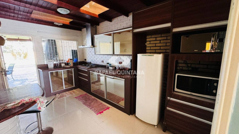 Imagem Casa com 3 Quartos à Venda, 266 m² em Centro - Biguaçu