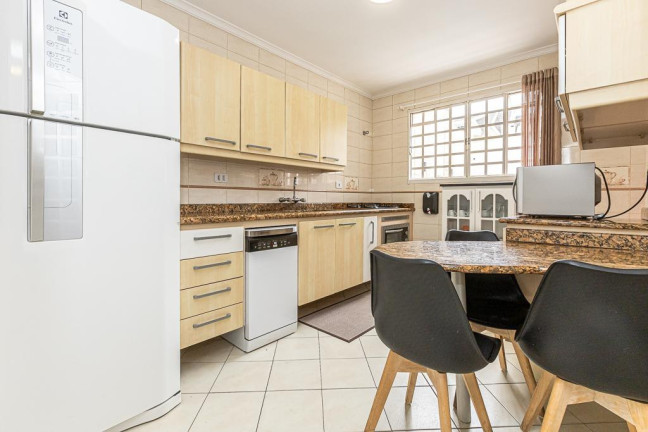 Imagem Sobrado com 4 Quartos à Venda, 206 m² em Santo Inácio - Curitiba Imagem Sobrado com 4 Quartos à Venda, 206 m² em Santo Inácio - Curitiba