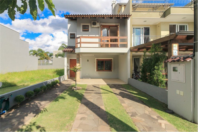 Casa com 3 Quartos à Venda,  em Hípica - Porto Alegre