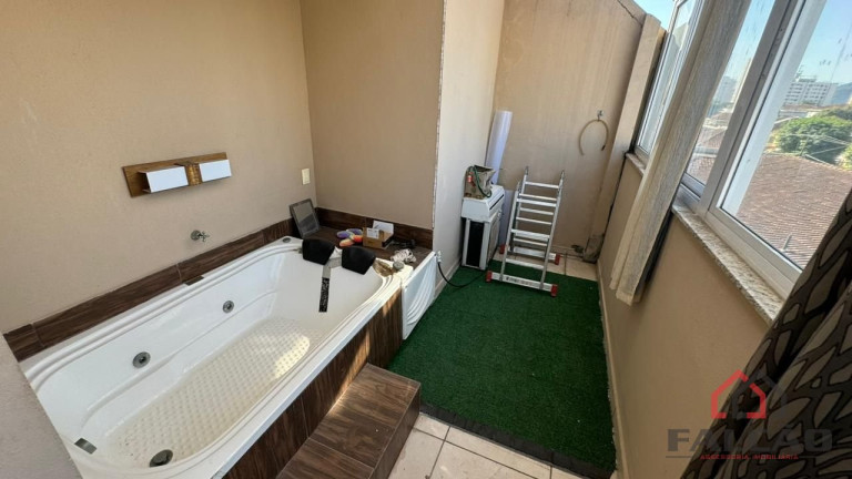 Imagem Sobrado com 3 Quartos à Venda, 230 m² em Marapé - Santos