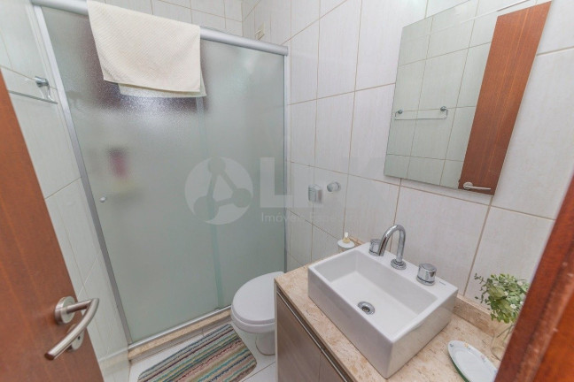 Imagem Imóvel com 2 Quartos à Venda, 200 m² em Petrópolis - Porto Alegre