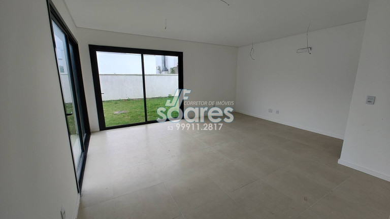 Imagem Casa de Condomínio com 3 Quartos à Venda, 268 m² em Laranjal - Pelotas