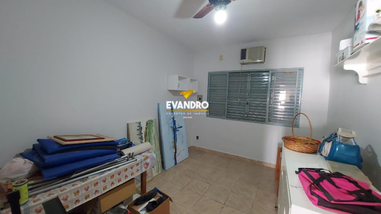 Imagem Casa com 3 Quartos à Venda, 360 m² em Morada Do Ouro - Cuiabá Imagem Casa com 3 Quartos à Venda, 360 m² em Morada Do Ouro - Cuiabá
