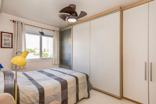 Imagem Imóvel com 2 Quartos à Venda, 79 m² em Menino Deus - Porto Alegre Imagem Imóvel com 2 Quartos à Venda, 79 m² em Menino Deus - Porto Alegre