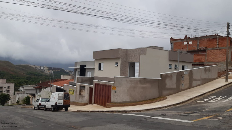 Imagem Sobrado com 4 Quartos à Venda, 215 m² em Residencial Morumbí - Poços De Caldas
