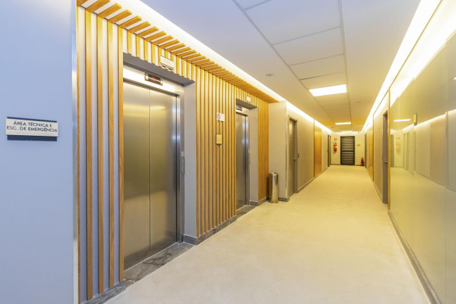 Imagem Sala Comercial para Alugar, 33 m² em Campo Comprido - Curitiba