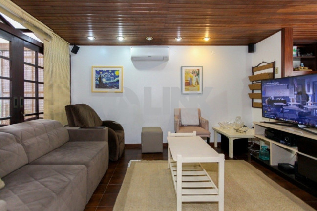 Imagem Casa com 3 Quartos à Venda, 300 m² em Chácara Das Pedras - Porto Alegre Imagem Casa com 3 Quartos à Venda, 300 m² em Chácara Das Pedras - Porto Alegre