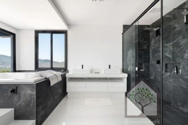 Imagem Casa com 4 Quartos à Venda, 287 m² em Trindade - Florianópolis Imagem Casa com 4 Quartos à Venda, 287 m² em Trindade - Florianópolis