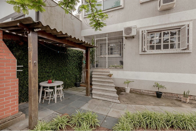 Imagem Casa com 3 Quartos à Venda, 167 m² em Vila Jardim - Porto Alegre Imagem Casa com 3 Quartos à Venda, 167 m² em Vila Jardim - Porto Alegre