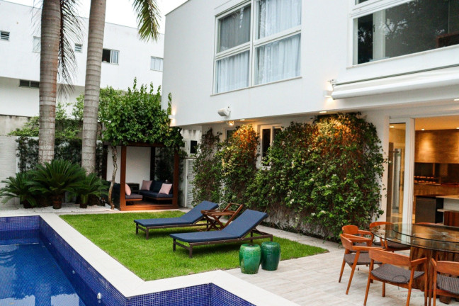 Imagem Casa com 4 Quartos à Venda, 450 m² em Jurerê - Florianópolis Imagem Casa com 4 Quartos à Venda, 450 m² em Jurerê - Florianópolis
