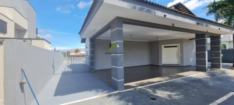 Imagem Casa com 5 Quartos à Venda, 320 m²