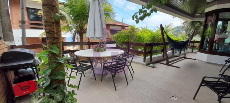 Casa com 5 Quartos à Venda,  em Enseada - Guarujá