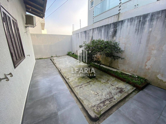Imagem Casa com 3 Quartos à Venda, 117 m² em Cambiju - Itapoá
