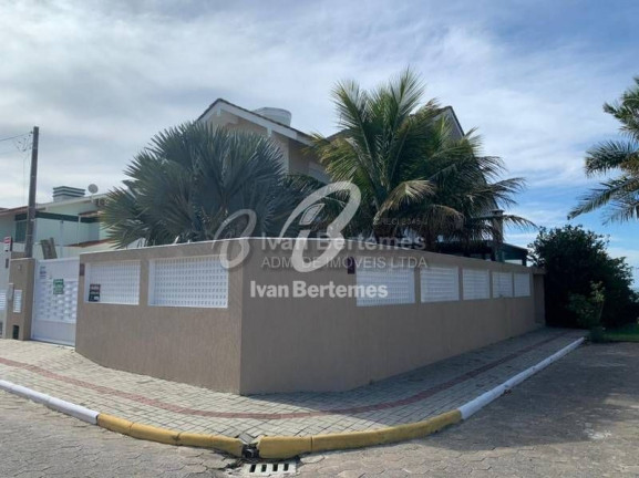 Imagem Casa com 4 Quartos para Temporada, em Canto Grande - Bombinhas Imagem Casa com 4 Quartos para Temporada, em Canto Grande - Bombinhas