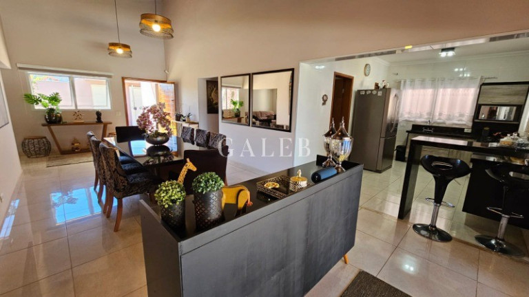 Imagem Casa com 3 Quartos à Venda, 245 m² em Jardim Estância Brasil - Atibaia Imagem Casa com 3 Quartos à Venda, 245 m² em Jardim Estância Brasil - Atibaia