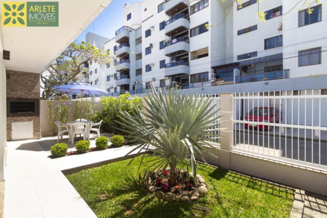 Imagem Casa com 3 Quartos para Alugar ou Temporada, 100 m² em Centro - Bombinhas