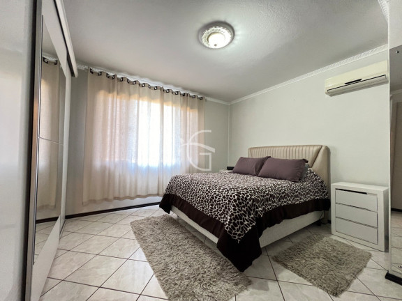 Imagem Casa com 3 Quartos à Venda, em Glória - Joinville Imagem Casa com 3 Quartos à Venda, em Glória - Joinville