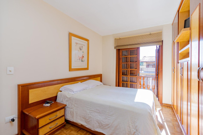 Imagem Casa com 3 Quartos à Venda, 129 m² em Santo Inácio - Curitiba Imagem Casa com 3 Quartos à Venda, 129 m² em Santo Inácio - Curitiba
