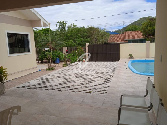 Imagem Sobrado com 4 Quartos para Temporada, em Canto Grande - Bombinhas Imagem Sobrado com 4 Quartos para Temporada, em Canto Grande - Bombinhas