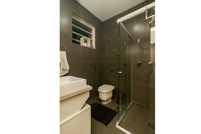 Imagem Imóvel com 2 Quartos à Venda, em Auxiliadora - Porto Alegre Imagem Imóvel com 2 Quartos à Venda, em Auxiliadora - Porto Alegre
