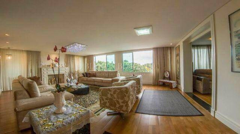 Imagem Casa com 6 Quartos à Venda, 733 m² em Vista Alegre - Curitiba