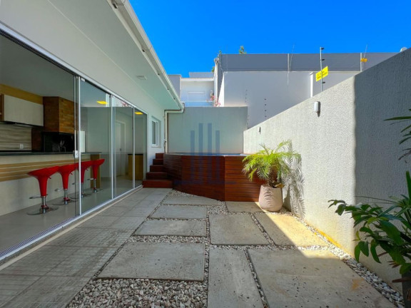 Imagem Casa com 3 Quartos à Venda, 137 m² em Tomazetti - Santa Maria