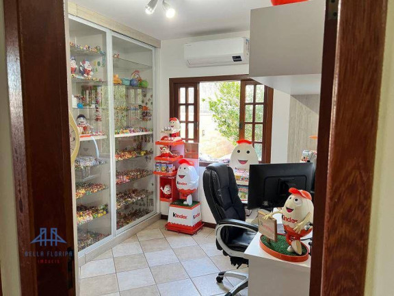 Imagem Casa com 4 Quartos à Venda, 247 m² em Carianos - Florianópolis