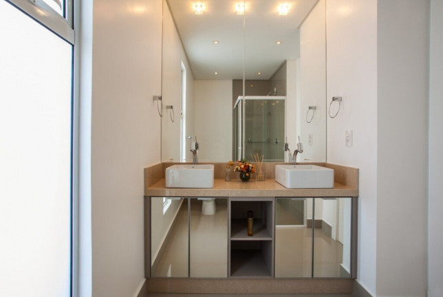 Imagem Imóvel com 4 Quartos à Venda, 205 m² em Pioneiros - Balneário Camboriú Imagem Imóvel com 4 Quartos à Venda, 205 m² em Pioneiros - Balneário Camboriú