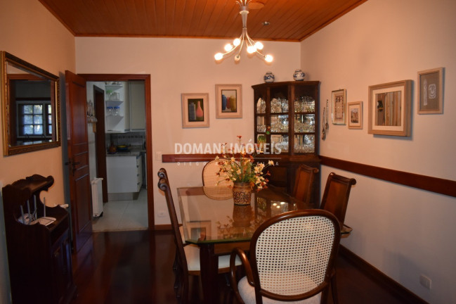 Imagem Imóvel com 3 Quartos à Venda, 159 m² em Região De Capivari - Campos Do Jordão