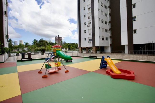 Imagem Imóvel com 2 Quartos à Venda, em Boa Vista - Porto Alegre Imagem Imóvel com 2 Quartos à Venda, em Boa Vista - Porto Alegre