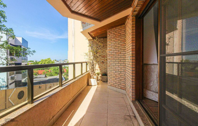 Imagem Casa com 3 Quartos à Venda, 232 m² em Jardim Isabel - Porto Alegre