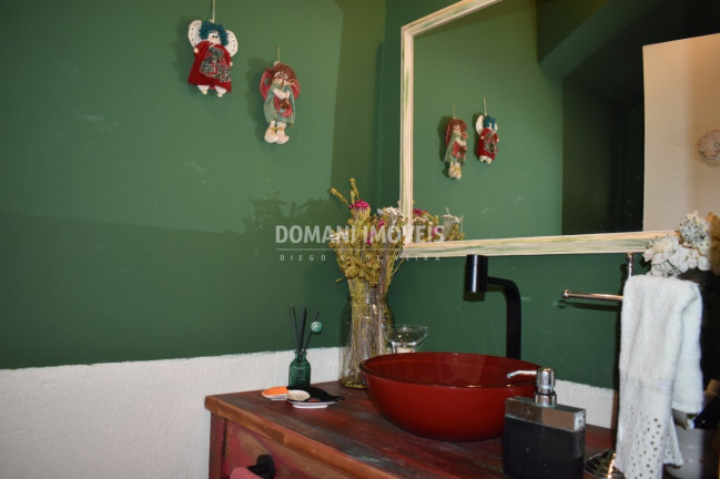Imagem Casa com 4 Quartos à Venda, 225 m² em Região Do Alto Do Capivari - Campos Do Jordão Imagem Casa com 4 Quartos à Venda, 225 m² em Região Do Alto Do Capivari - Campos Do Jordão