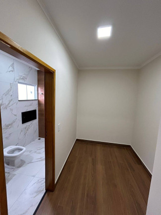 Imagem Casa com 3 Quartos à Venda, 250 m² em Lívia - Botucatu