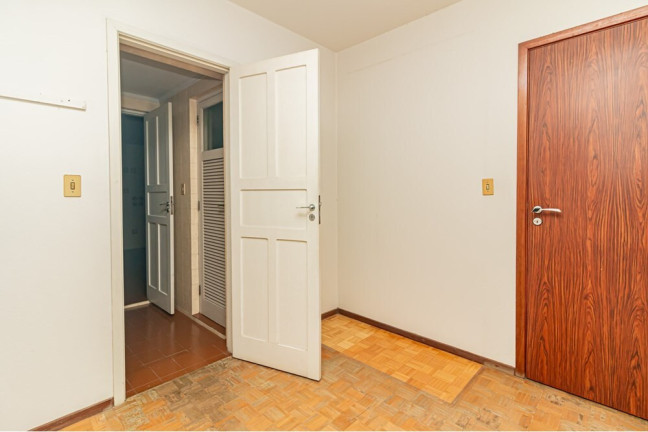 Imagem Imóvel com 3 Quartos à Venda, em Mont Serrat - Porto Alegre Imagem Imóvel com 3 Quartos à Venda, em Mont Serrat - Porto Alegre