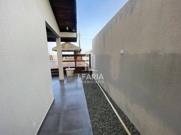 Imagem Casa com 3 Quartos à Venda, 117 m² em Cambiju - Itapoá