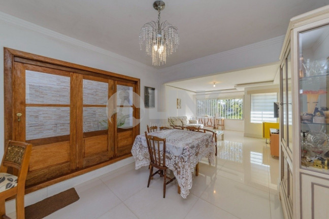 Imagem Casa com 3 Quartos à Venda, 147 m² em Chácara Das Pedras - Porto Alegre Imagem Casa com 3 Quartos à Venda, 147 m² em Chácara Das Pedras - Porto Alegre