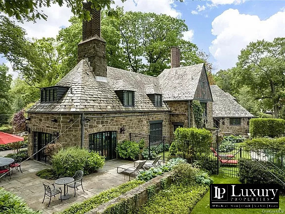 Imagem Casa com 5 Quartos à Venda,  em Bronxville - New York City