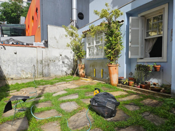 Sobrado com 3 Quartos para Alugar, 340 m² em Gonzaga - Santos