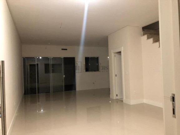 Imagem Sobrado com 3 Quartos à Venda, 250 m² em Centro - Balneário Camboriú Imagem Sobrado com 3 Quartos à Venda, 250 m² em Centro - Balneário Camboriú