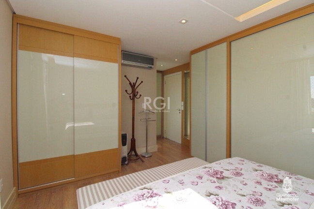 Imagem Imóvel com 1 Quarto à Venda, 150 m² em São João - Porto Alegre Imagem Imóvel com 1 Quarto à Venda, 150 m² em São João - Porto Alegre