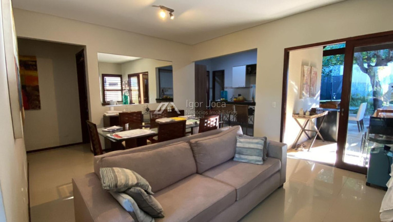 Imagem Casa com 4 Quartos à Venda, 194 m² em Centro - Eusébio