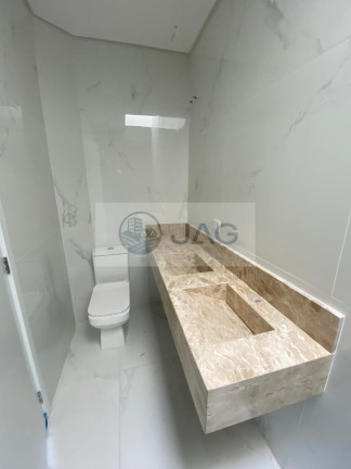 Imagem Imóvel com 3 Quartos à Venda, 145 m² em Uberaba - Curitiba Imagem Imóvel com 3 Quartos à Venda, 145 m² em Uberaba - Curitiba