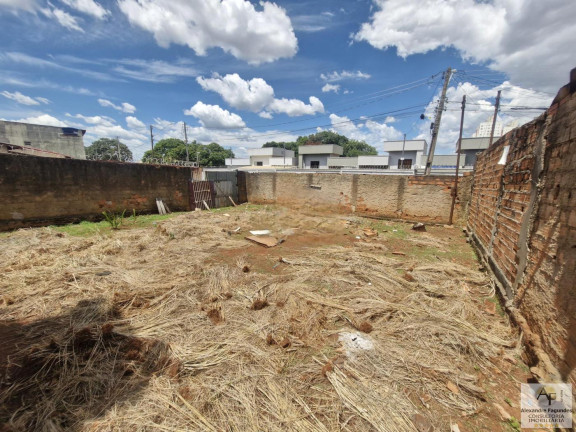 Terreno à Venda, 360 m² em Vila Regina - Goiânia