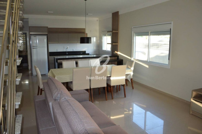 Imagem Casa com 4 Quartos para Temporada, em Canto Grande - Bombinhas Imagem Casa com 4 Quartos para Temporada, em Canto Grande - Bombinhas