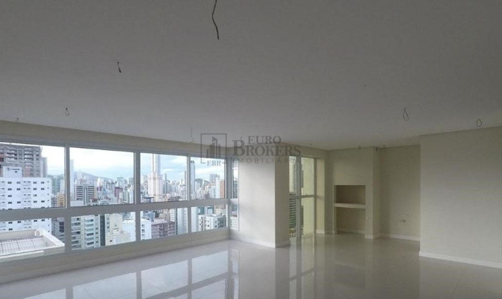 Imagem Apartamento com 4 Quartos à Venda, 140 m² em Centro - Balneário Camboriú Imagem Apartamento com 4 Quartos à Venda, 140 m² em Centro - Balneário Camboriú