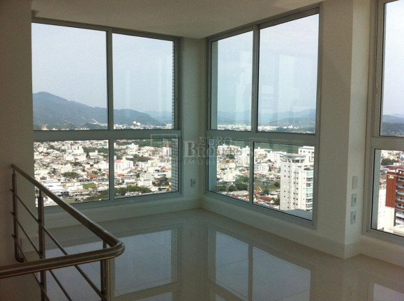 Imagem Cobertura com 3 Quartos à Venda, 330 m² em Centro - Balneário Camboriú
