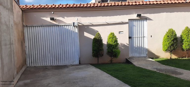 Imagem Casa com 3 Quartos à Venda, 200 m² em Jardim Campos Elísios - Poços De Caldas