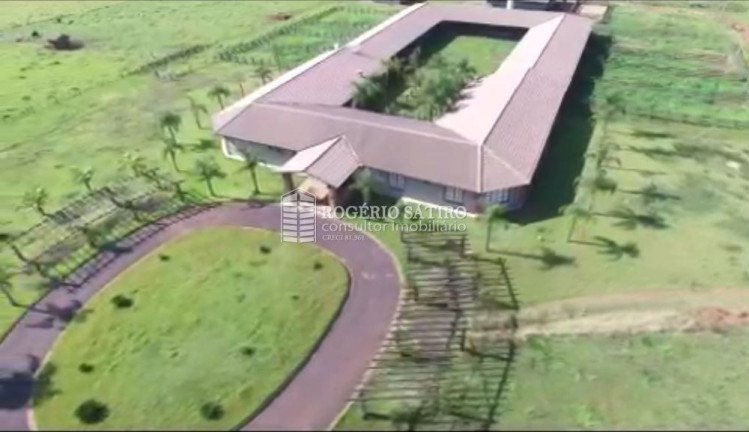 Imagem Imóvel com 3 Quartos à Venda, 195.500.000 m² em Centro - Uberaba